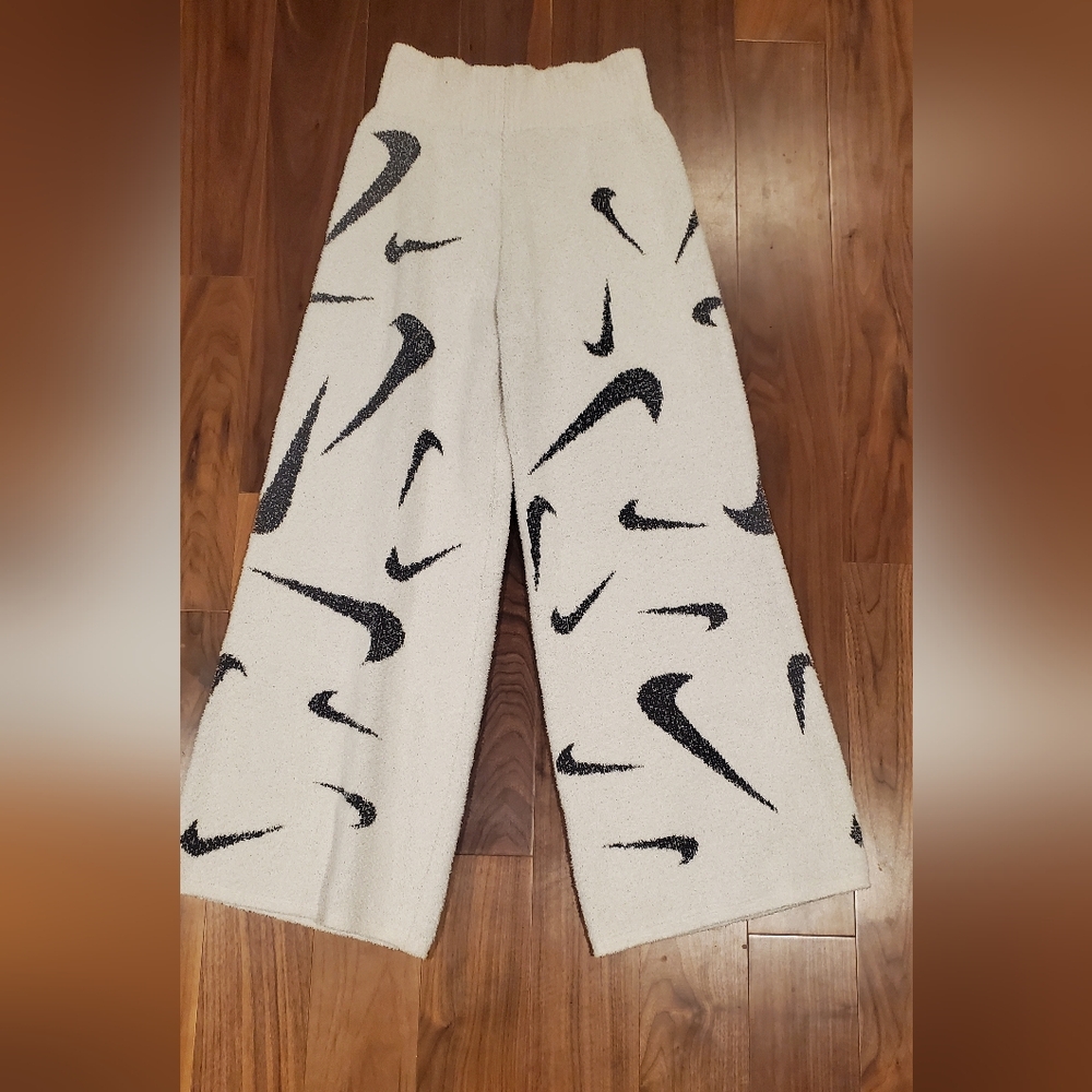 NWT Nike  Phoenix  Boucle  Wide Leg pants size small